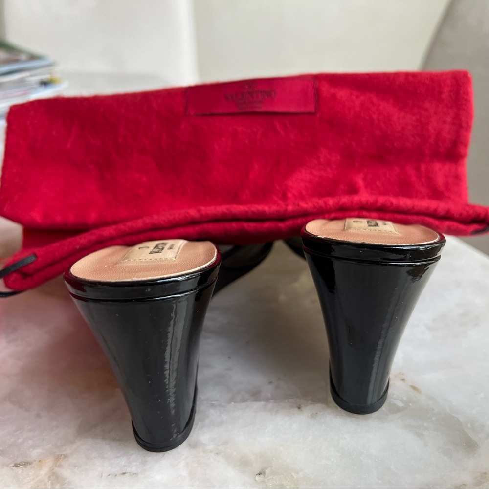 Valentino Patent Leather Bow Accents Slides - Picture 6 of 8